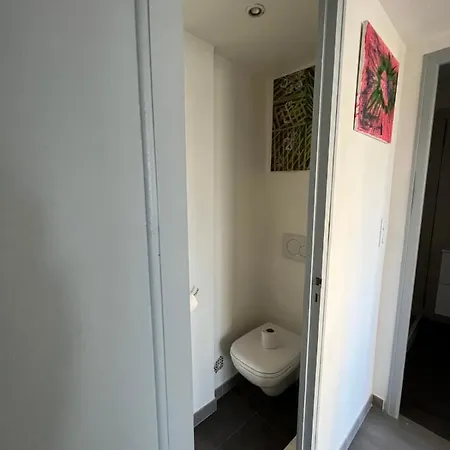 Spacious & Bright 2 Bedroom In Center Apartman *