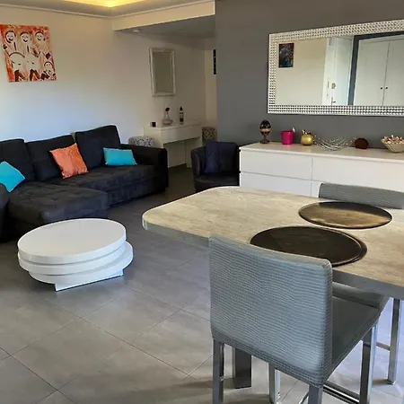Spacious & Bright 2 Bedroom In Center Apartman *
