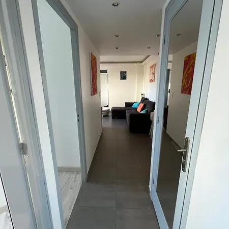 Apartman Spacious & Bright 2 Bedroom In Center *