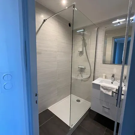 Spacious & Bright 2 Bedroom In Center Antibes